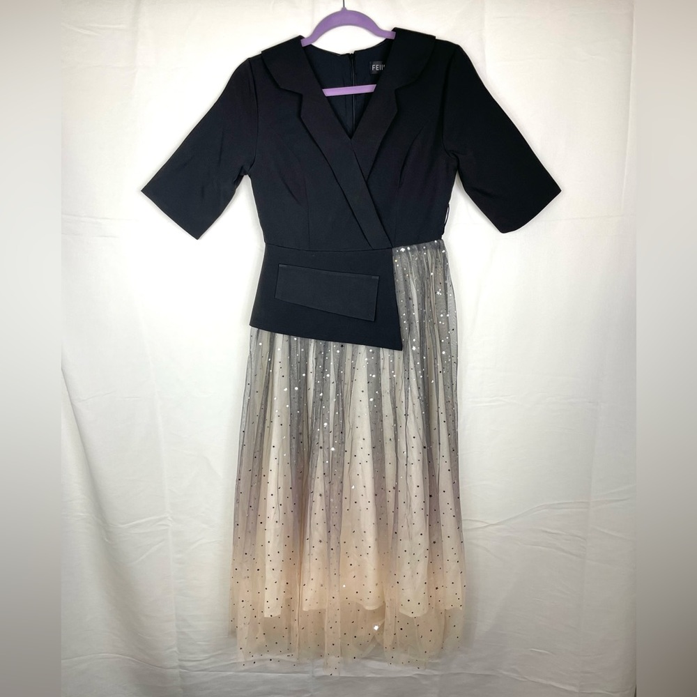 FEIINVAN Fashion - V-neck Black Evening Dress with Star Mesh Design - Small